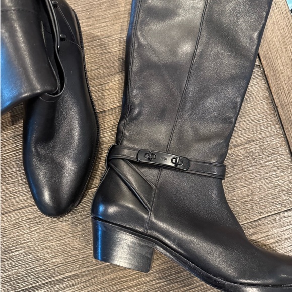 Coach ❤️ - Picture 5 of 5